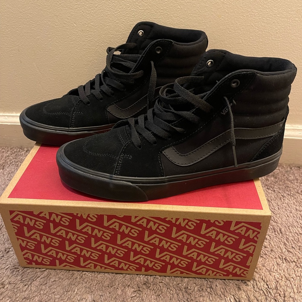 Men’s Black Suede high top Vans size 9